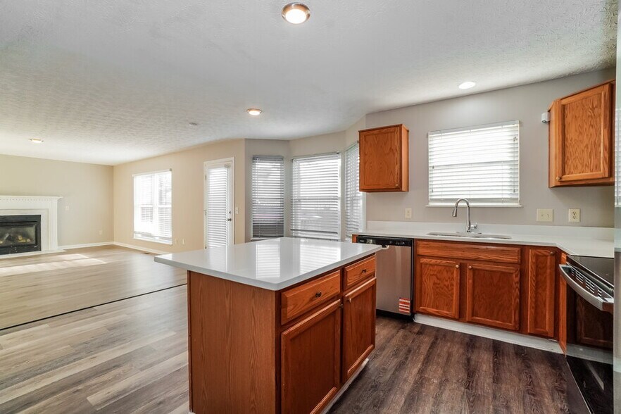 Building Photo - 3174 Gallant Dr