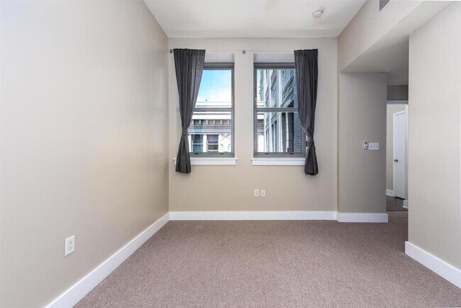 Building Photo - 314 N Broadway