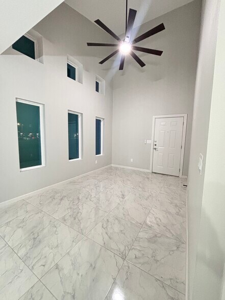 Building Photo - 703 Pedro St