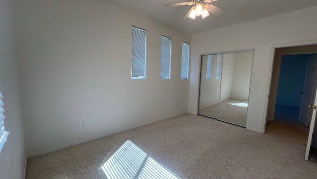 Building Photo - West Palmdale Home in Golf Course
