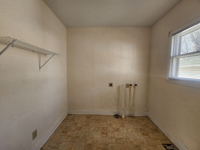 Building Photo - 2 Bedroom Home on the Southside