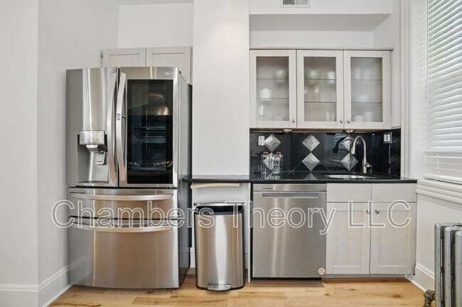 Building Photo - 136 R St NE