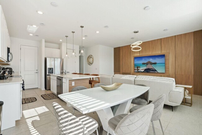 Building Photo - 646 Longboat Dr