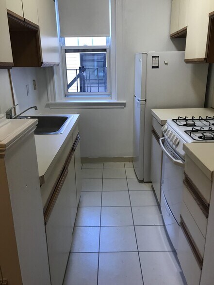 Primary Photo - 27 Wendell St