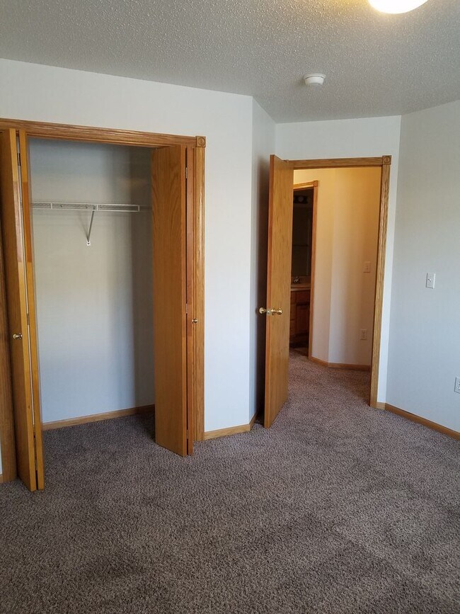 Building Photo - Comfortable 3-Bedroom with Garage & Fenced Yard