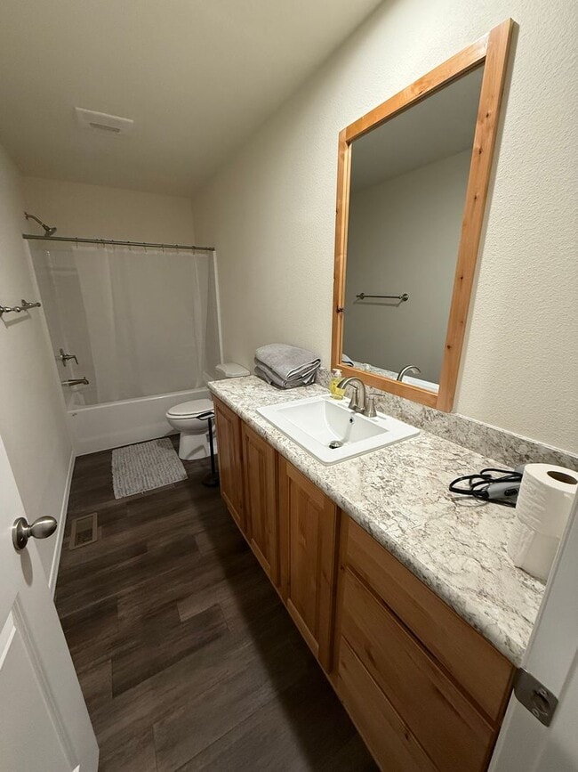 Building Photo - Brand new home, short or mid term rental, furnished or unfurnished!