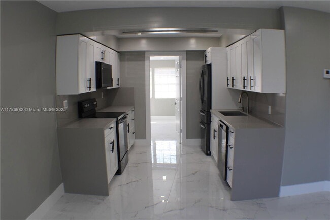 Building Photo - 515 S 61st Terrace