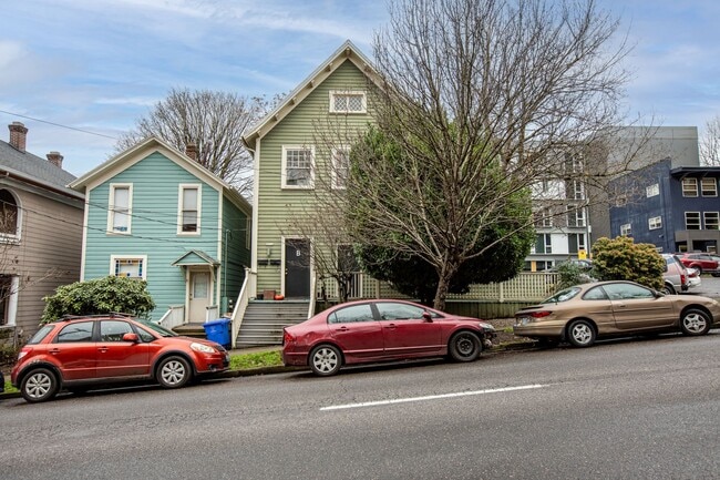 Building Photo - Beautiful 3 Bedroom Duplex Located in Goose Hollow!