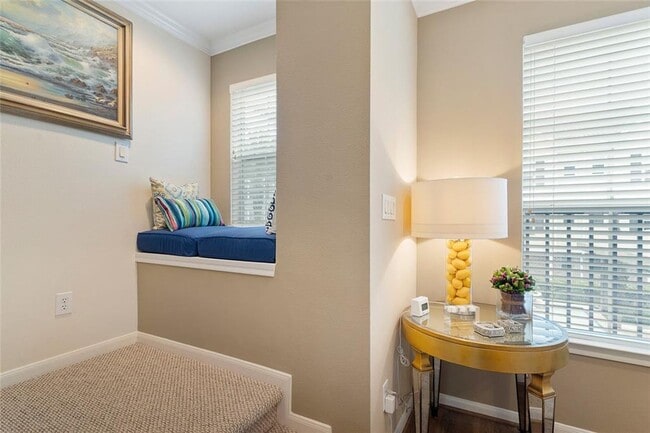 Building Photo - This Condo is The Perfect Blend of Comfort...