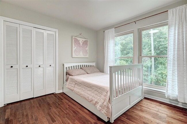 Building Photo - 8804 Mountain Ridge Dr