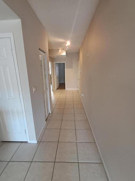 Building Photo - 2100 Greenview Shores Blvd