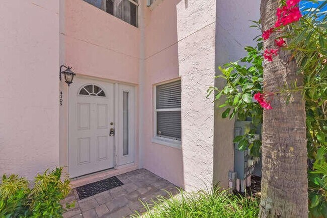 Building Photo - 4105 Fairway Dr N