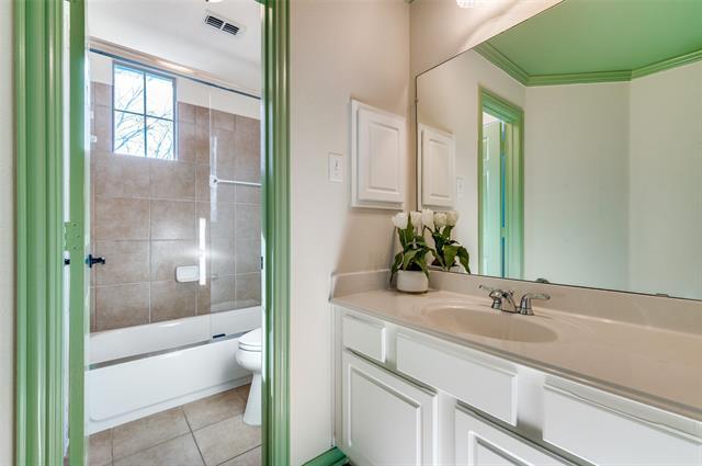 Building Photo - 2344 Chenault Dr
