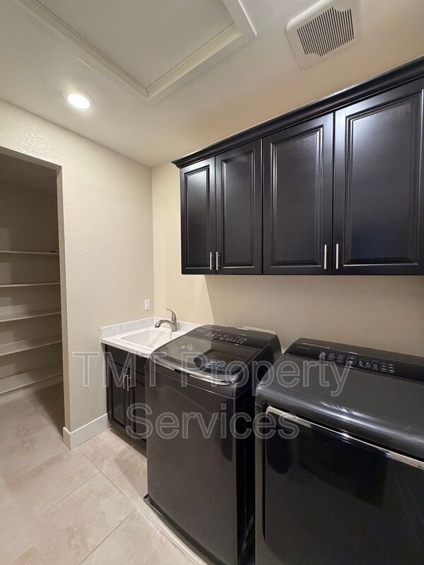 Building Photo - 9554 Sauterne Way
