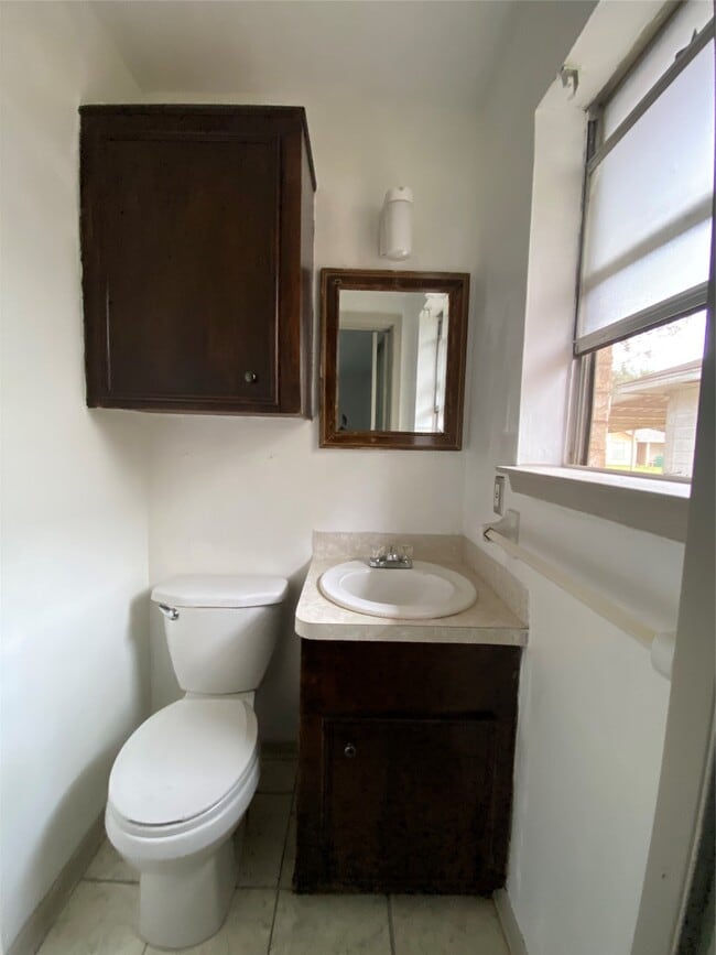 Building Photo - 5122 Kent Dr