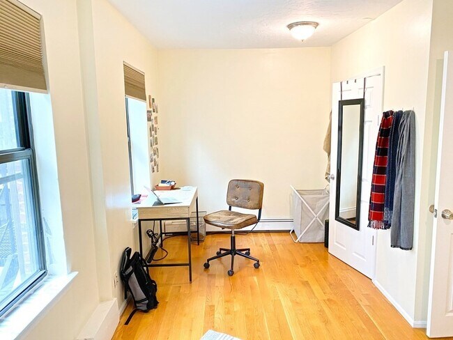 Building Photo - 76 E Brookline St