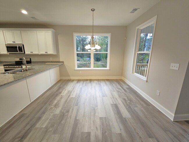 Building Photo - 121 Marianne Ln