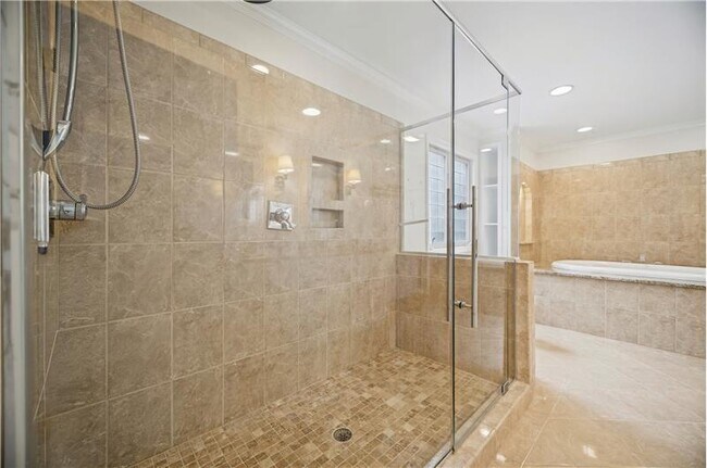 Building Photo - 1044 Commodore Dr