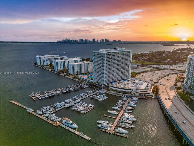 Building Photo - 7601 E Treasure Dr