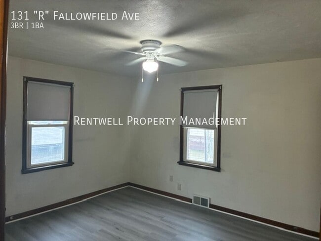 Building Photo - 131 Fallowfield Ave