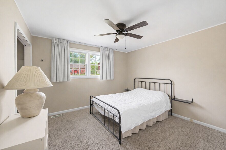 Building Photo - 4509 Baton Rouge Dr