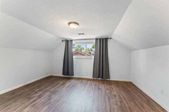 Building Photo - 427 Whitecap Dr