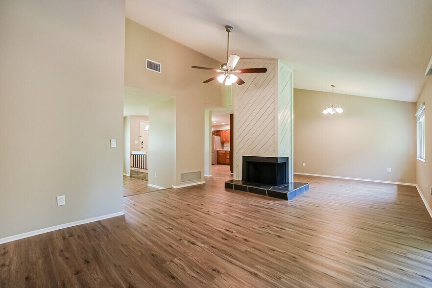Building Photo - 522 Westport Dr