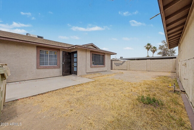 Building Photo - 5232 W Mauna Loa Ln