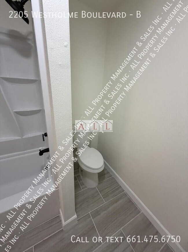 Building Photo - 2205 Westholme Blvd