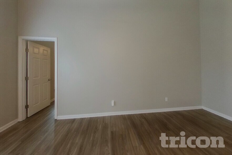 Building Photo - 143 Markham Dr