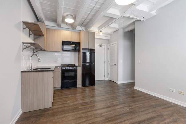 Building Photo - 5718 N Winthrop Ave