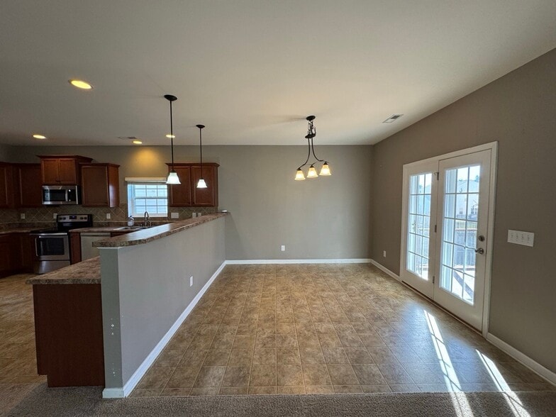 Building Photo - 4617 Meadowside Terrace