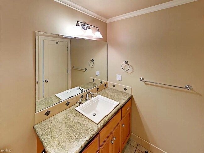Building Photo - Elegant, spacious home in San Mateo