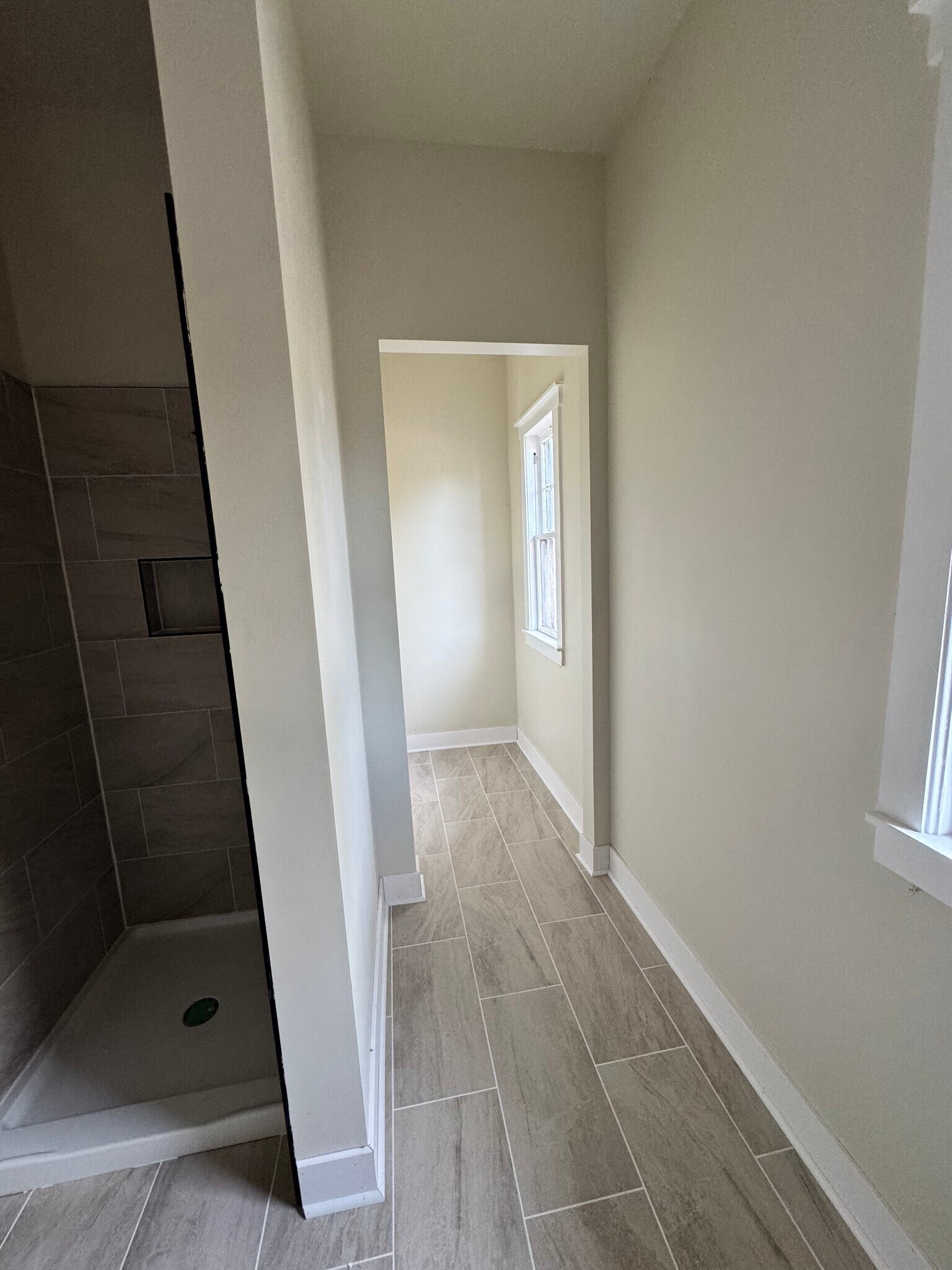 Master bathroom - 2703 Hillcrest Ave