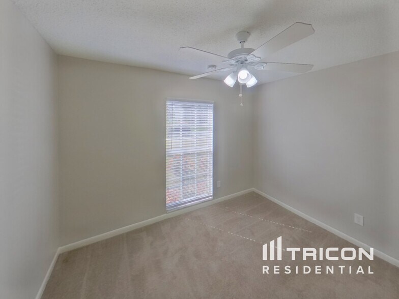 Building Photo - 4013 Forecast Dr