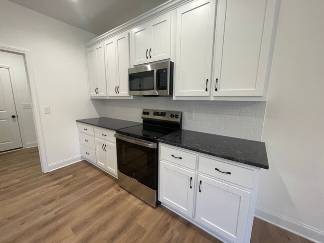 Building Photo - Brand New 3/2 House in Celanese- $1,995