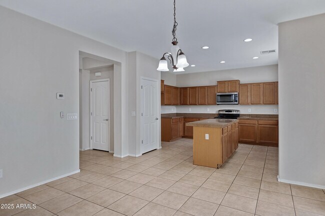 Building Photo - 1696 S Falcon Dr