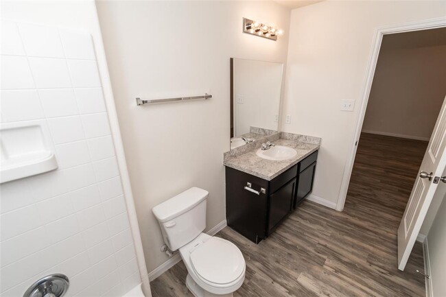 Building Photo - 5727 Kyle Cove Dr