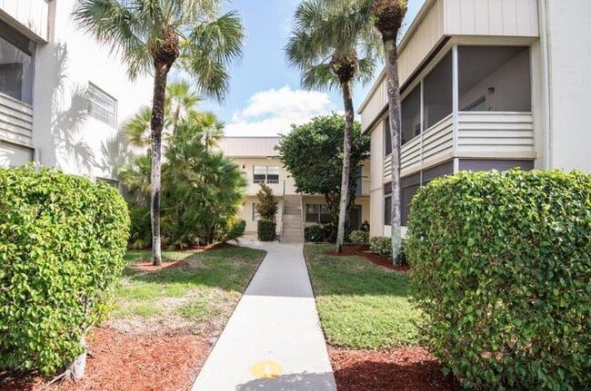 Building Photo - 428 Saxony Way