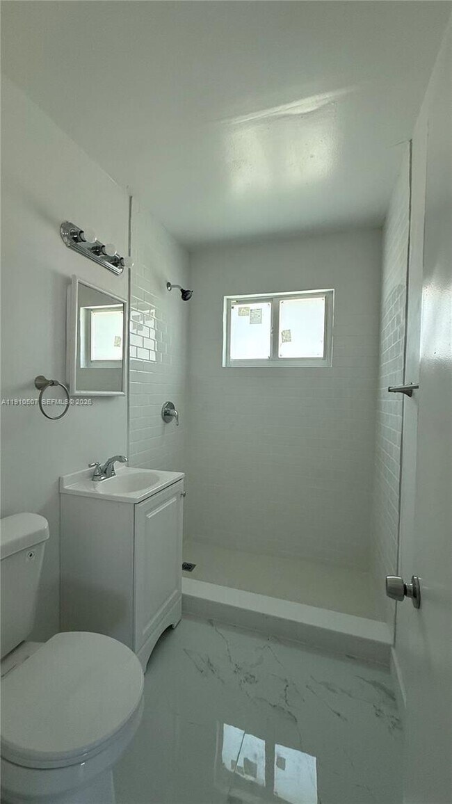 Building Photo - 1070 NE 80th St