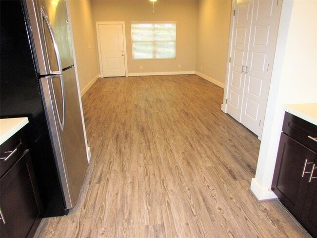Building Photo - 3249 Dixie Dr