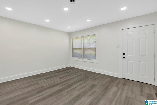 Building Photo - 1701 Valley Ave