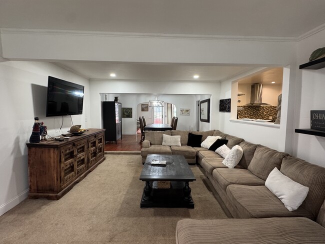 Building Photo - 1056 S Redondo Blvd