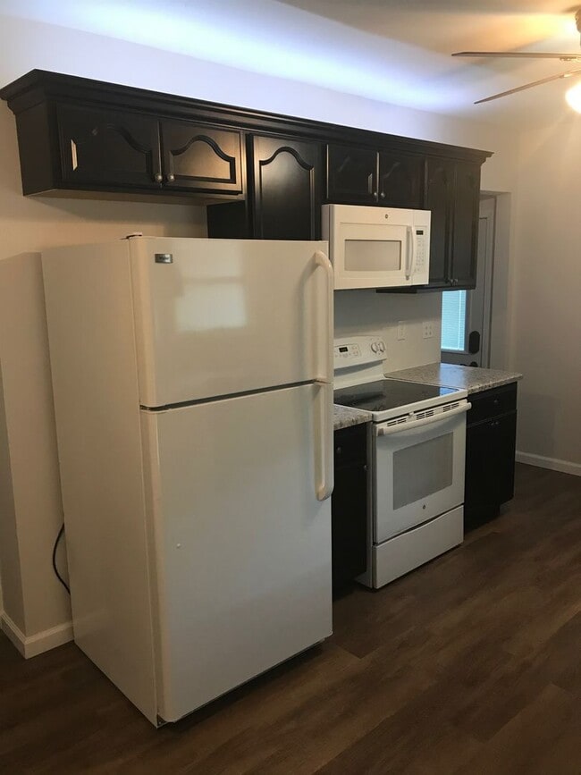 Building Photo - 2 Bedroom, 2 Bath Single Family Home in Cl...