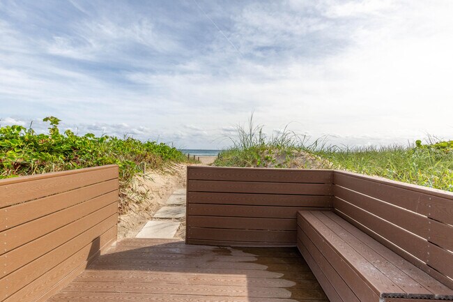 Building Photo - 2565 S Ocean Blvd