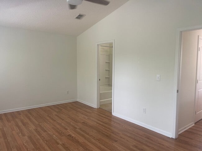 Building Photo - Enjoy Stylish Townhome Living in Vibrant B...