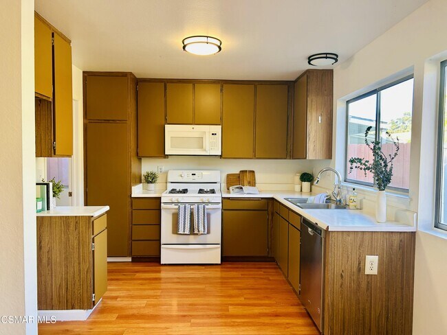 Building Photo - 6376 Calle Bodega