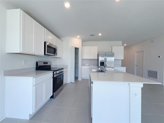 Building Photo - 2362 McKinley Dr