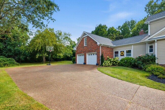 Building Photo - 1733 Carriage Ct