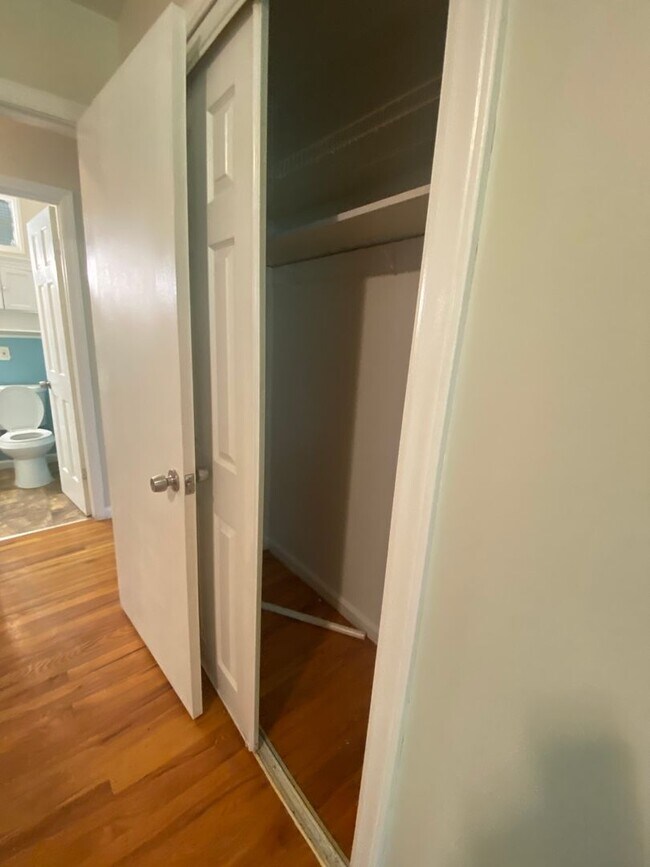 Building Photo - Spacious 3 bedroom house